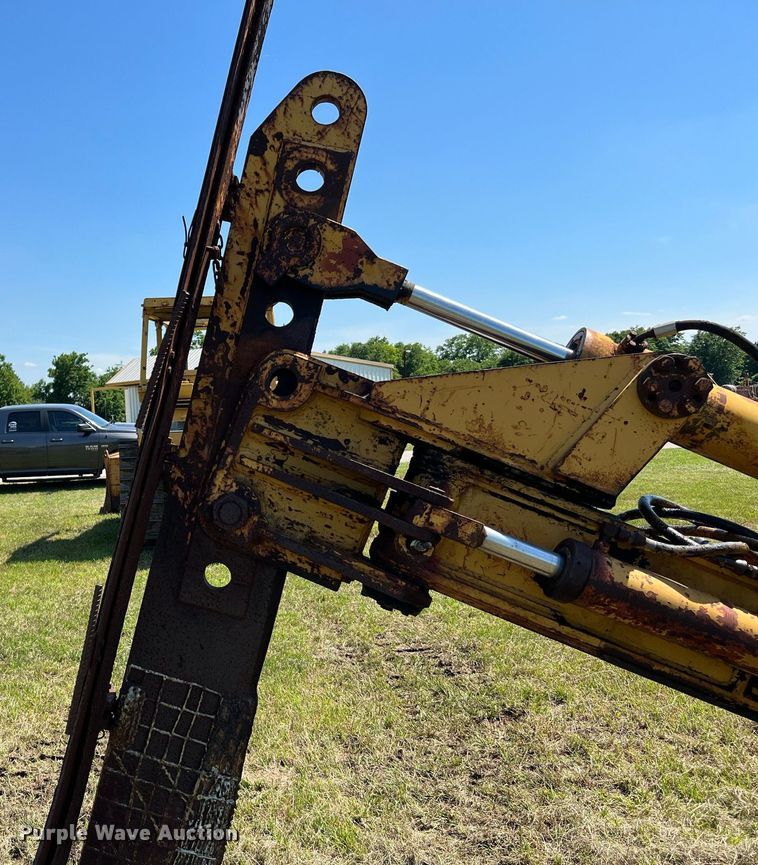 image for item DQ2058 1985 Caterpillar D4E  cable plow