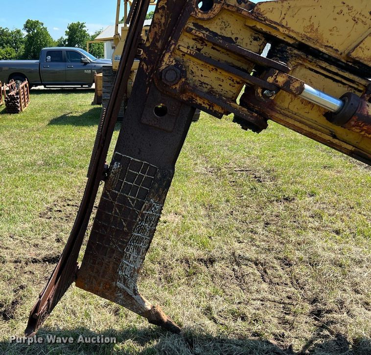 image for item DQ2058 1985 Caterpillar D4E  cable plow