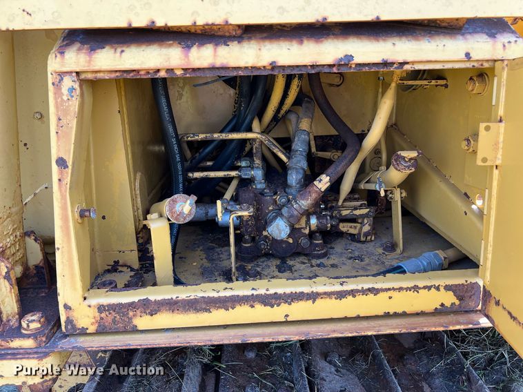 image for item DQ2058 1985 Caterpillar D4E  cable plow