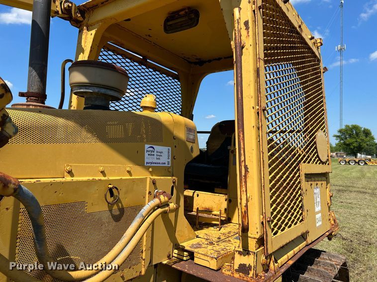 image for item DQ2058 1985 Caterpillar D4E  cable plow