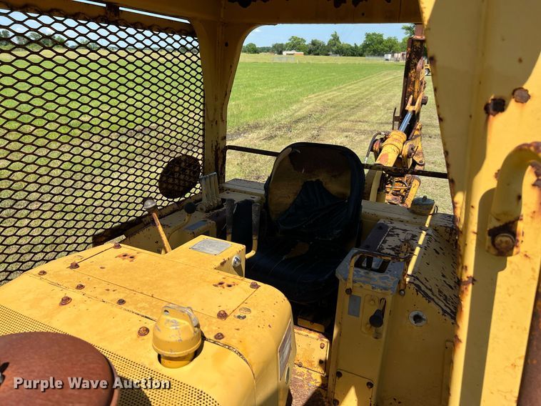 image for item DQ2058 1985 Caterpillar D4E  cable plow