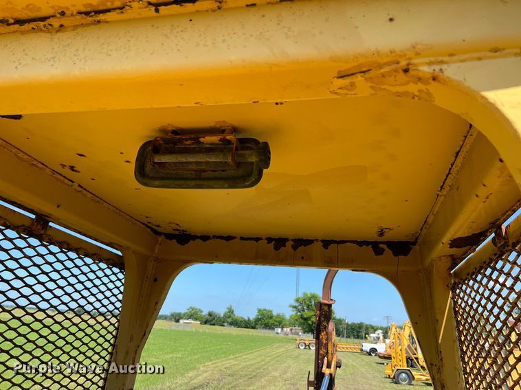 image for item DQ2058 1985 Caterpillar D4E  cable plow