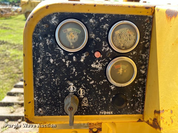 image for item DQ2058 1985 Caterpillar D4E  cable plow