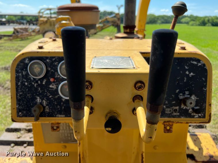 image for item DQ2058 1985 Caterpillar D4E  cable plow