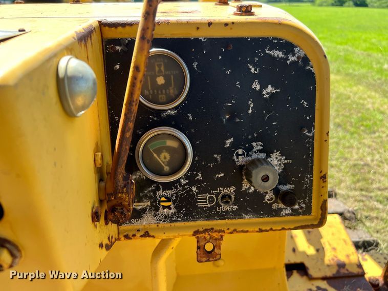 image for item DQ2058 1985 Caterpillar D4E  cable plow