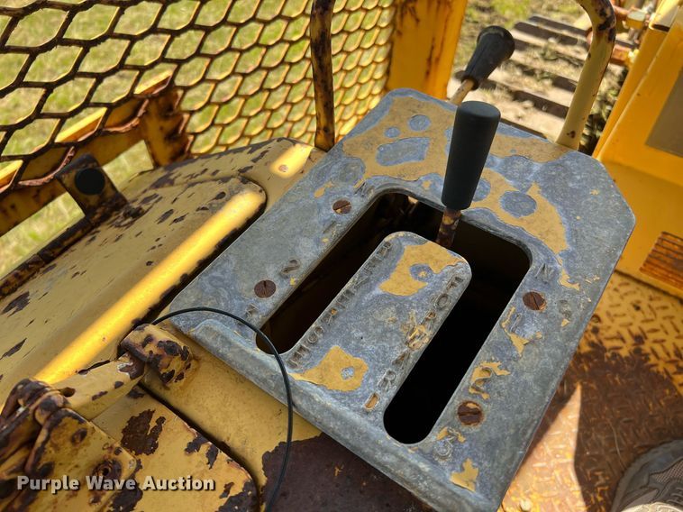 image for item DQ2058 1985 Caterpillar D4E  cable plow