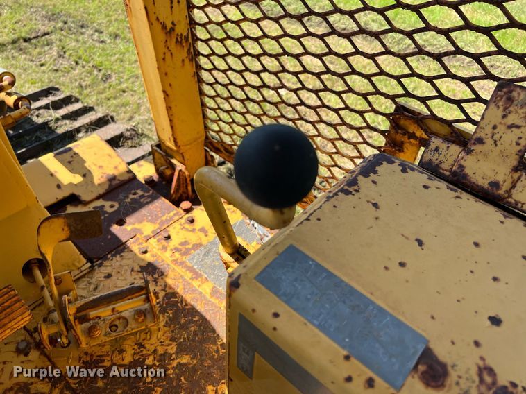 image for item DQ2058 1985 Caterpillar D4E  cable plow