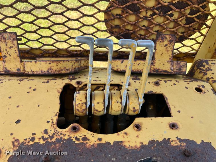 image for item DQ2058 1985 Caterpillar D4E  cable plow