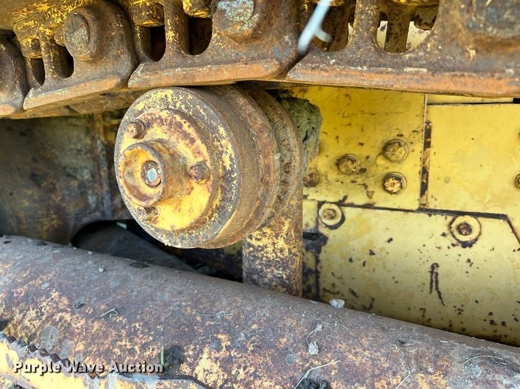 image for item DQ2058 1985 Caterpillar D4E  cable plow