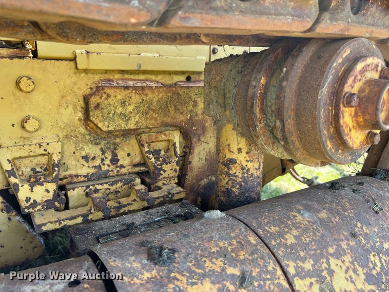 image for item DQ2058 1985 Caterpillar D4E  cable plow