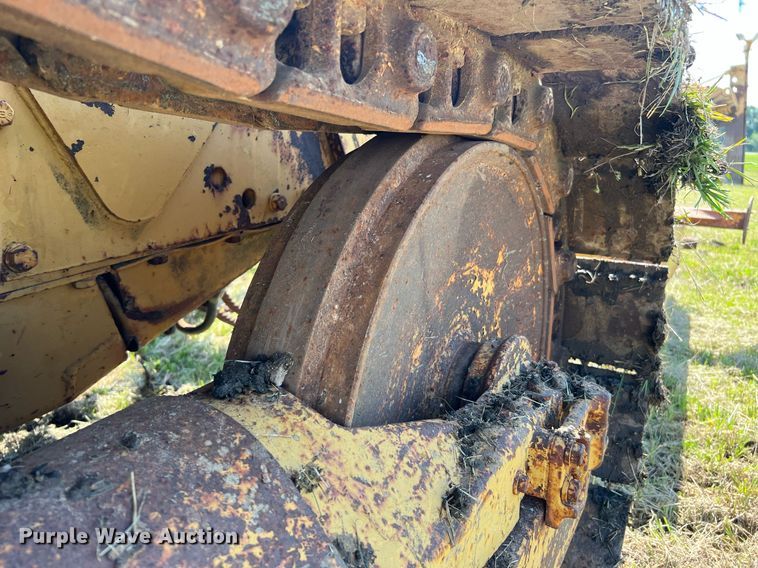 image for item DQ2058 1985 Caterpillar D4E  cable plow