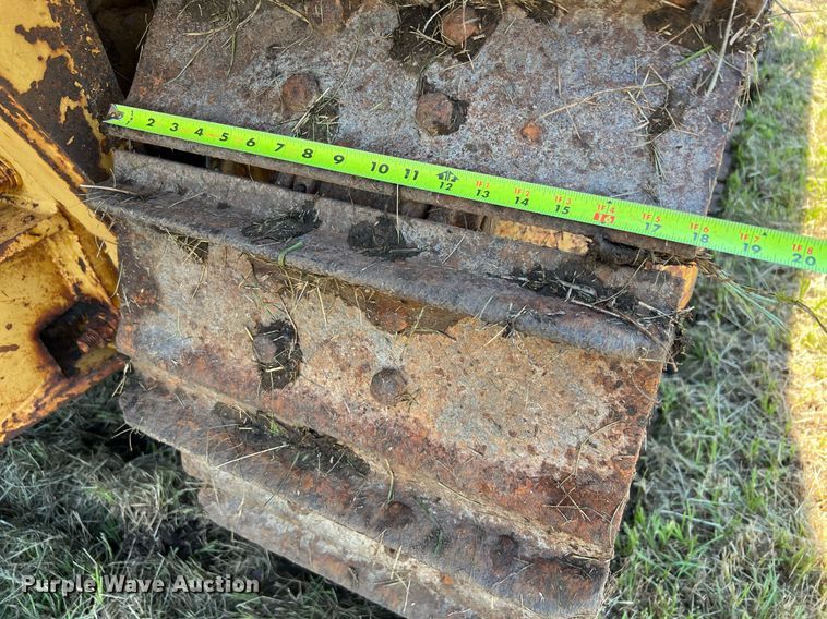 image for item DQ2058 1985 Caterpillar D4E  cable plow