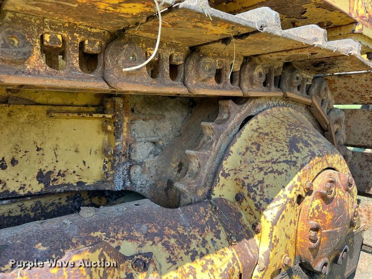 image for item DQ2058 1985 Caterpillar D4E  cable plow