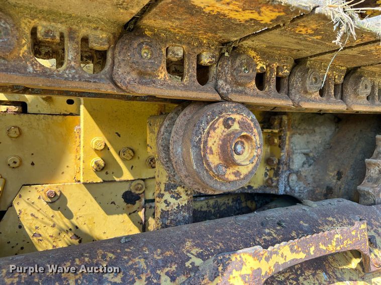 image for item DQ2058 1985 Caterpillar D4E  cable plow