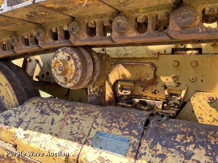 image for item DQ2058 1985 Caterpillar D4E  cable plow