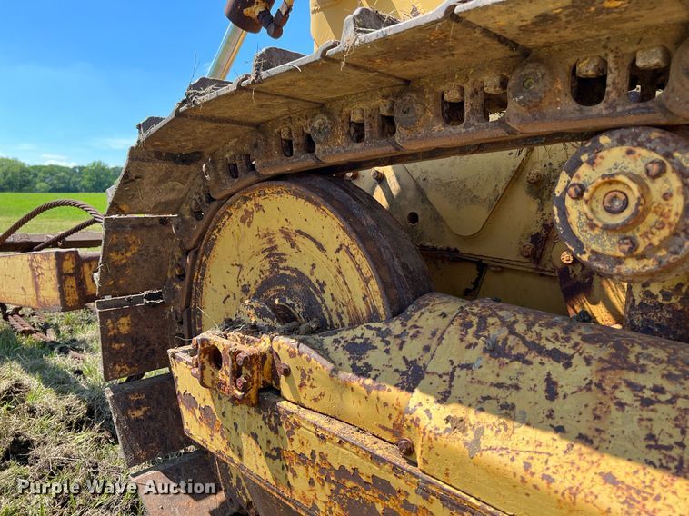 image for item DQ2058 1985 Caterpillar D4E  cable plow