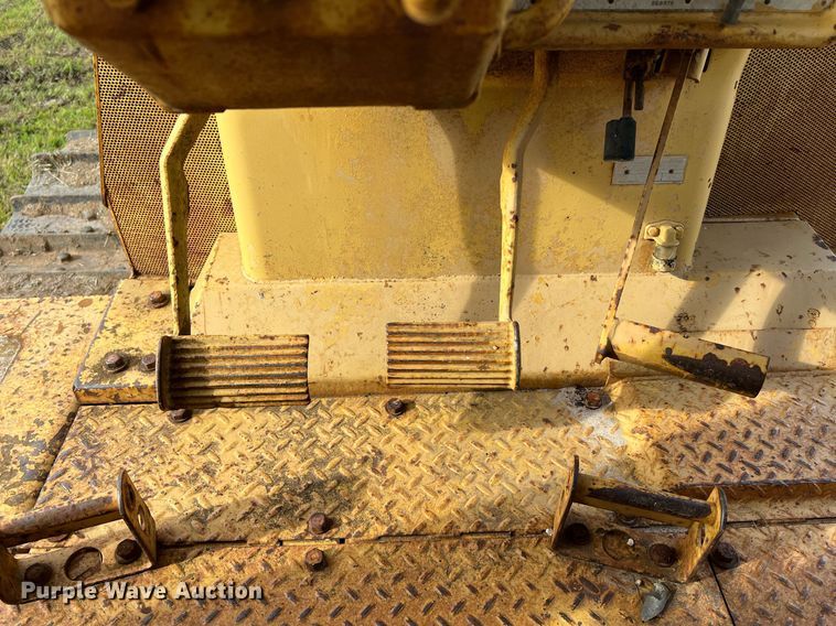 image for item DQ2059 1978 Caterpillar D8K  cable plow