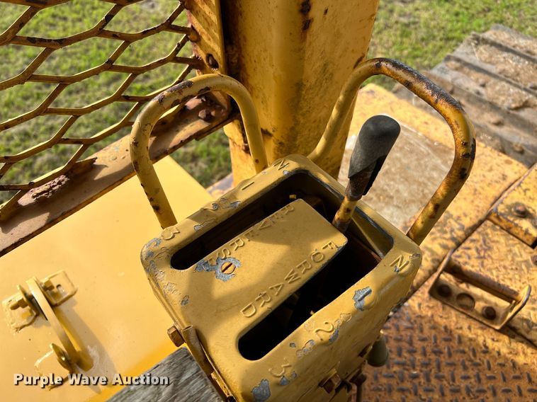 image for item DQ2059 1978 Caterpillar D8K  cable plow