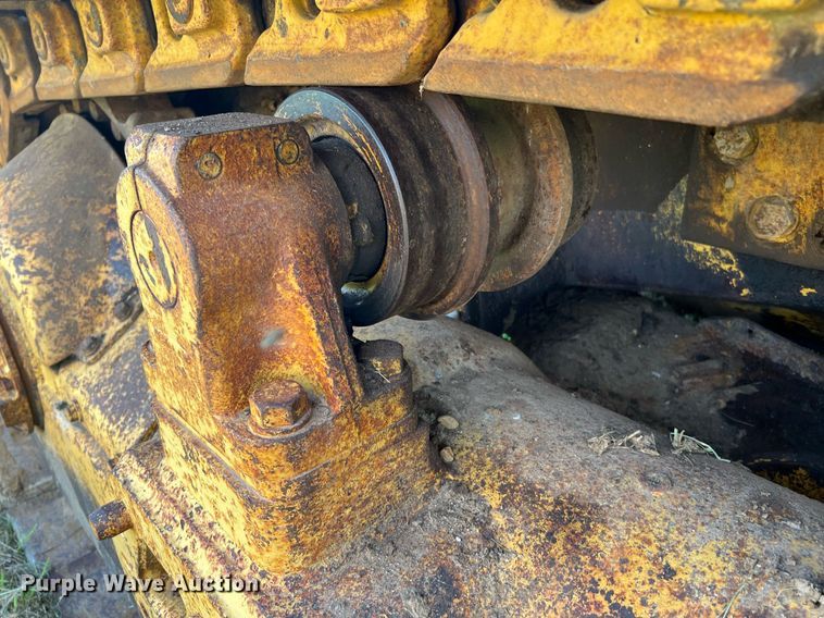 image for item DQ2059 1978 Caterpillar D8K  cable plow