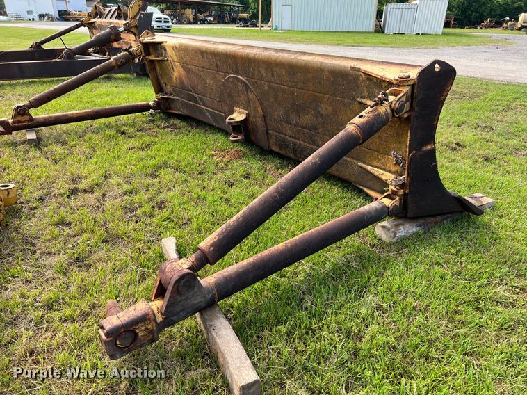 image for item DQ2060 1981 Caterpillar D8K  dozer