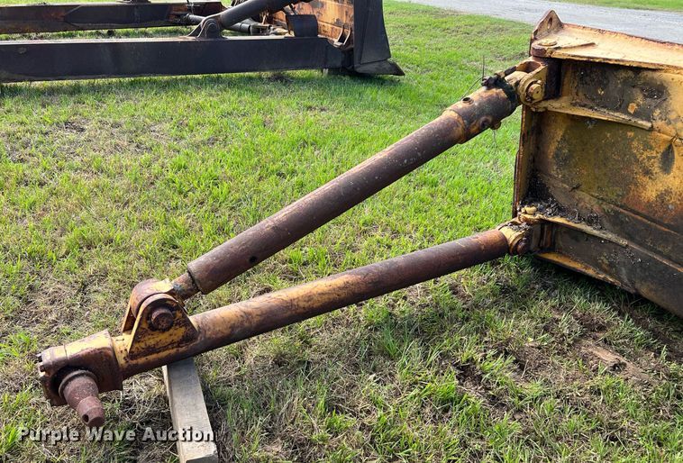 image for item DQ2060 1981 Caterpillar D8K  dozer