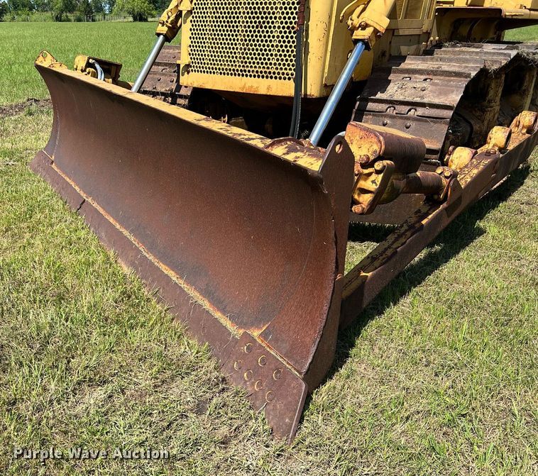 image for item DQ2061 1982 Caterpillar D7G  dozer