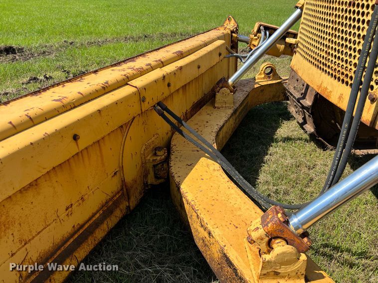 image for item DQ2061 1982 Caterpillar D7G  dozer