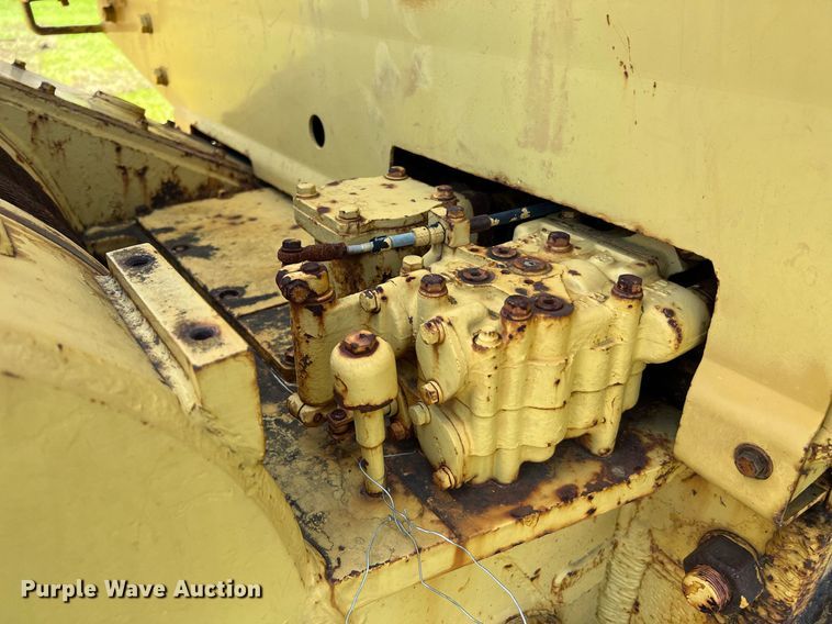 image for item DQ2061 1982 Caterpillar D7G  dozer