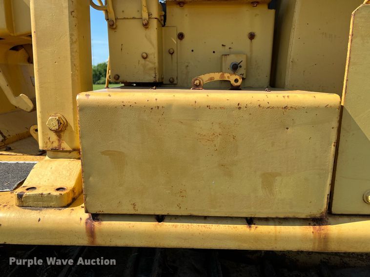 image for item DQ2061 1982 Caterpillar D7G  dozer