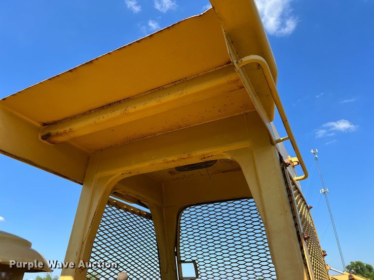 image for item DQ2061 1982 Caterpillar D7G  dozer