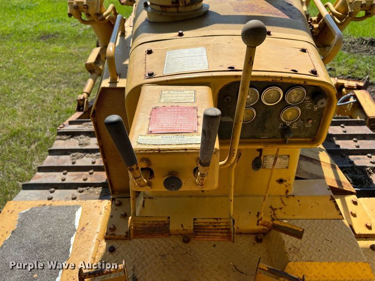 image for item DQ2061 1982 Caterpillar D7G  dozer