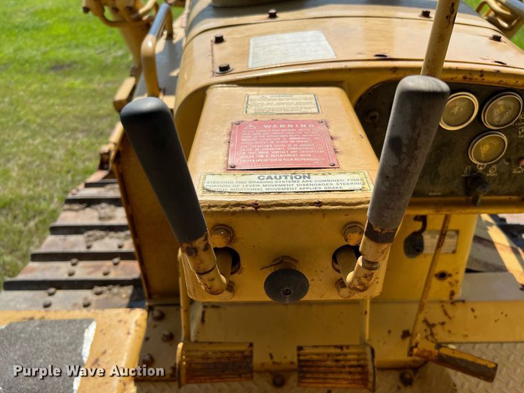 image for item DQ2061 1982 Caterpillar D7G  dozer