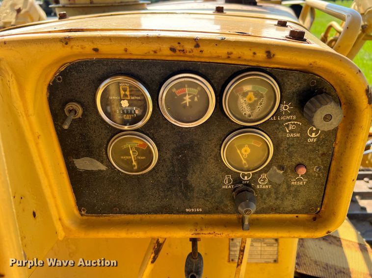 image for item DQ2061 1982 Caterpillar D7G  dozer