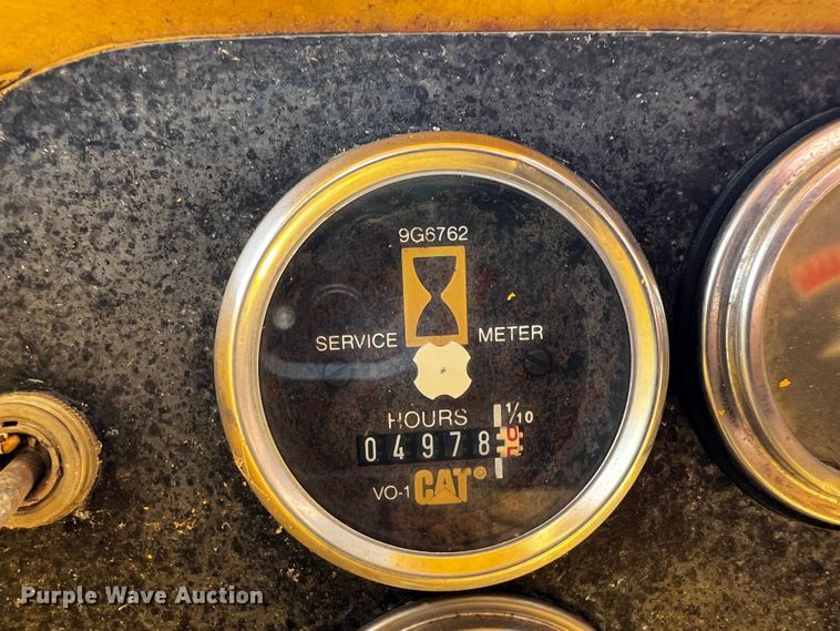 image for item DQ2061 1982 Caterpillar D7G  dozer