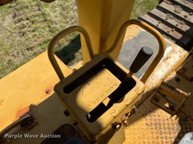 image for item DQ2061 1982 Caterpillar D7G  dozer