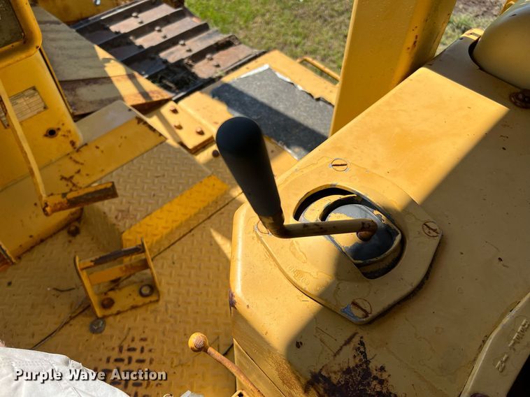 image for item DQ2061 1982 Caterpillar D7G  dozer