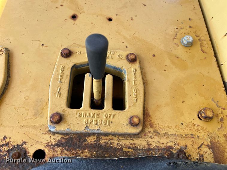 image for item DQ2061 1982 Caterpillar D7G  dozer