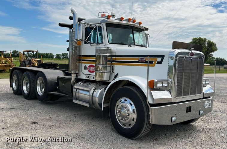 image for item DQ2064 1992 Peterbilt 379  winch truck