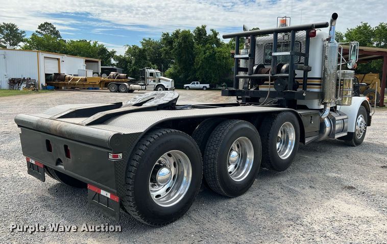 image for item DQ2064 1992 Peterbilt 379  winch truck