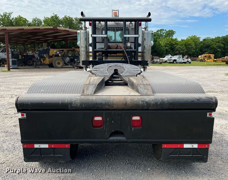 image for item DQ2064 1992 Peterbilt 379  winch truck