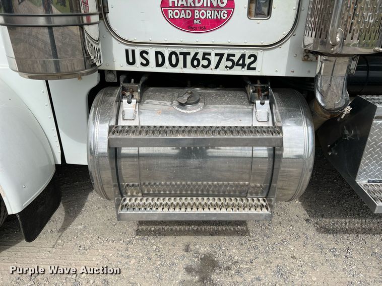 image for item DQ2064 1992 Peterbilt 379  winch truck