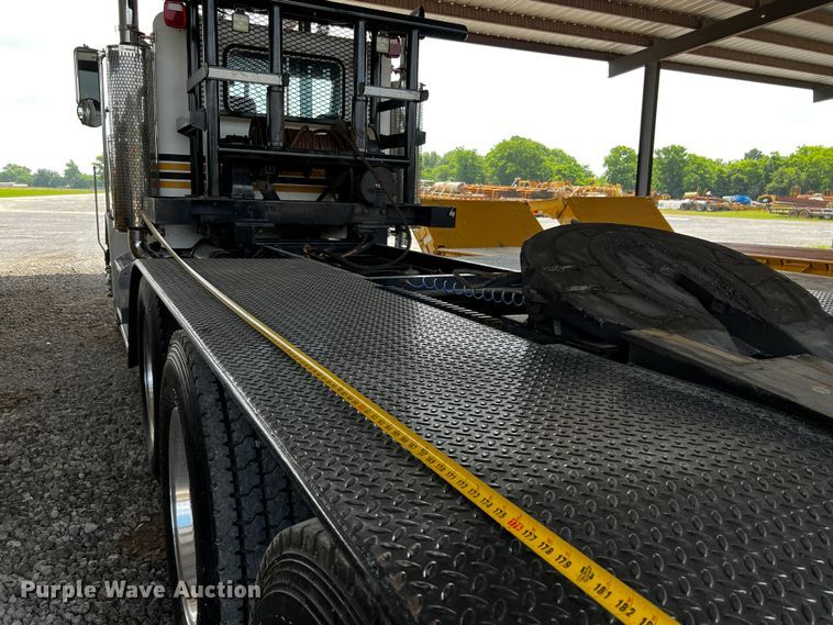 image for item DQ2064 1992 Peterbilt 379  winch truck