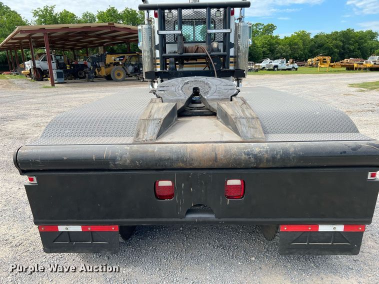 image for item DQ2064 1992 Peterbilt 379  winch truck