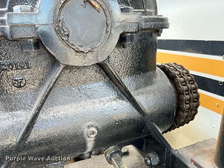 image for item DQ2064 1992 Peterbilt 379  winch truck