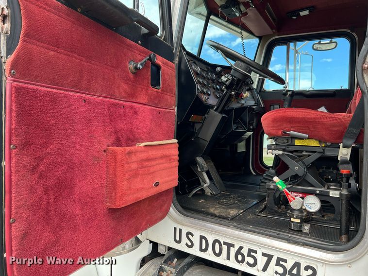 image for item DQ2064 1992 Peterbilt 379  winch truck