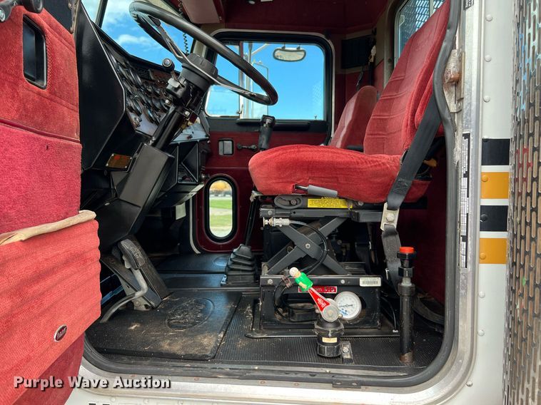 image for item DQ2064 1992 Peterbilt 379  winch truck