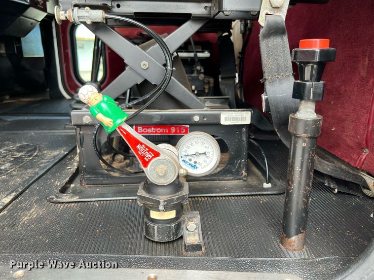 image for item DQ2064 1992 Peterbilt 379  winch truck