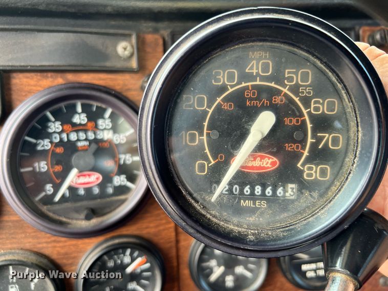 image for item DQ2064 1992 Peterbilt 379  winch truck