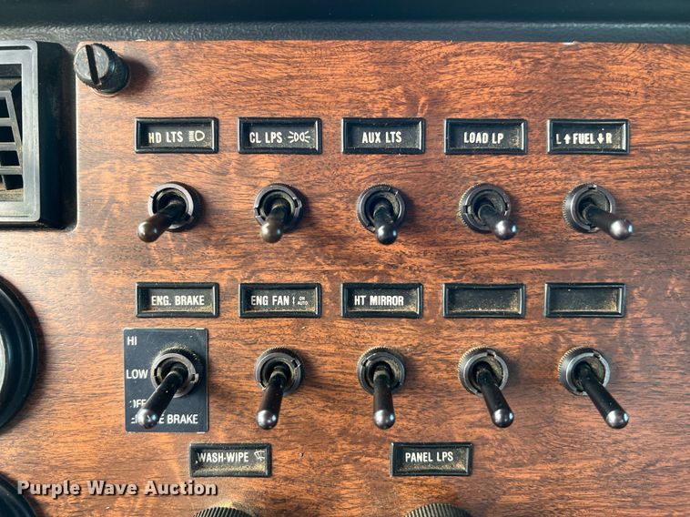 image for item DQ2064 1992 Peterbilt 379  winch truck