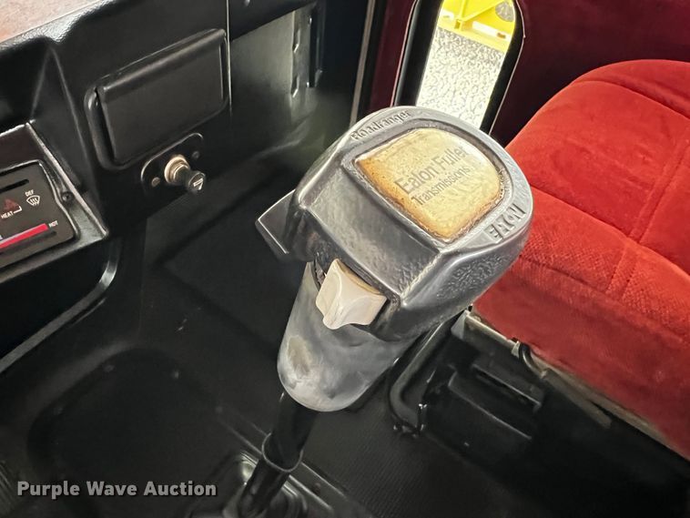 image for item DQ2064 1992 Peterbilt 379  winch truck